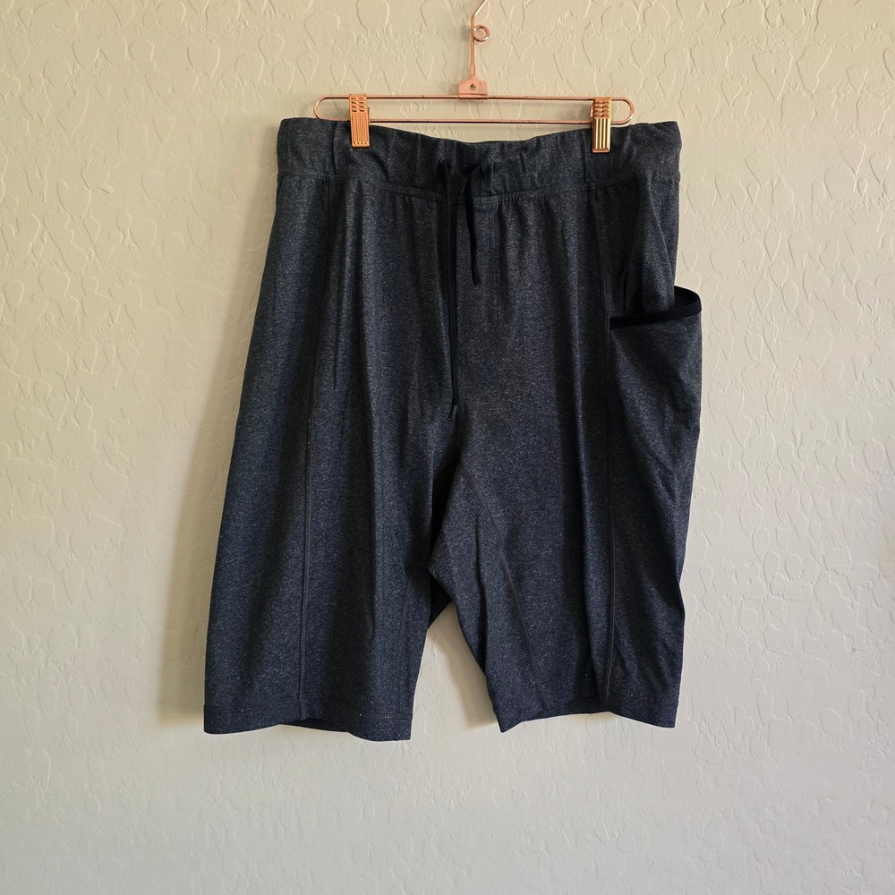 Lululemon Men's Athletic Shorts Charcoal Gray Medium Activewear Athleisure Gym